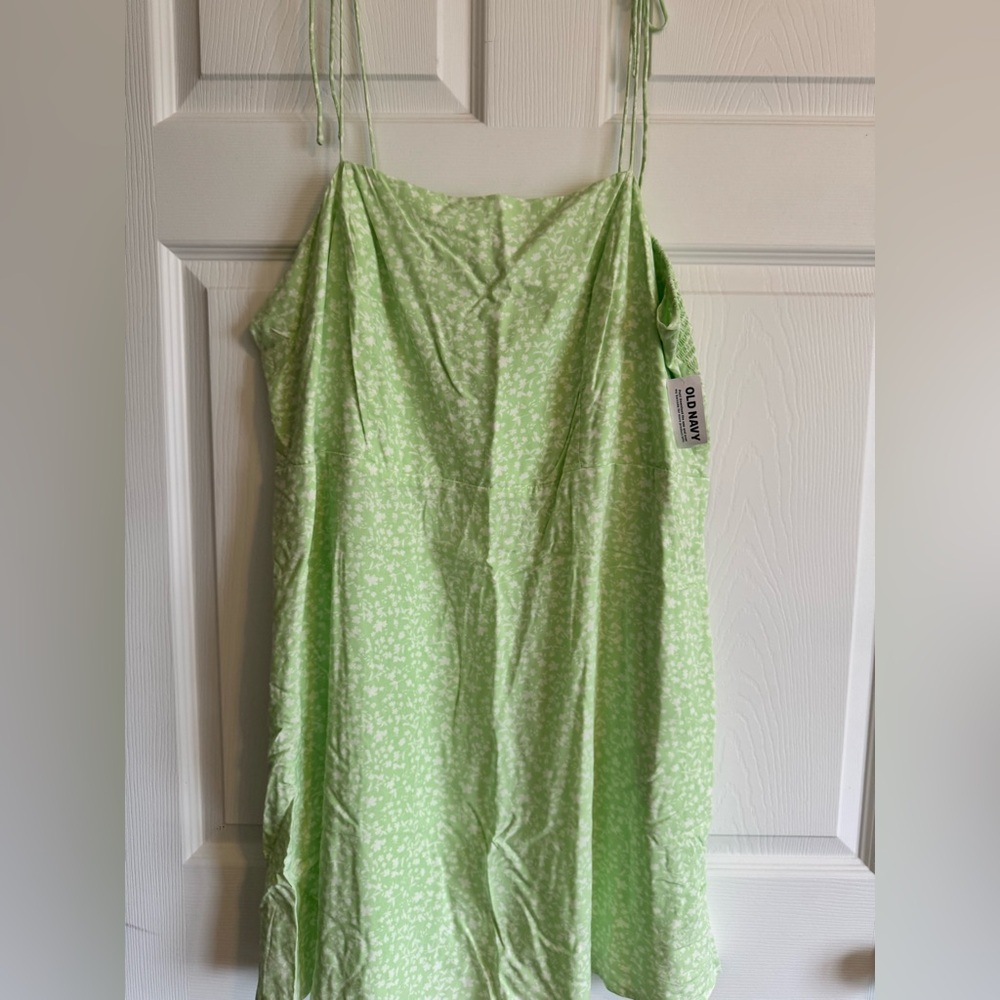 Old Navy Green and White Floral Dress with Adjudtable Tie Straps and Pockets